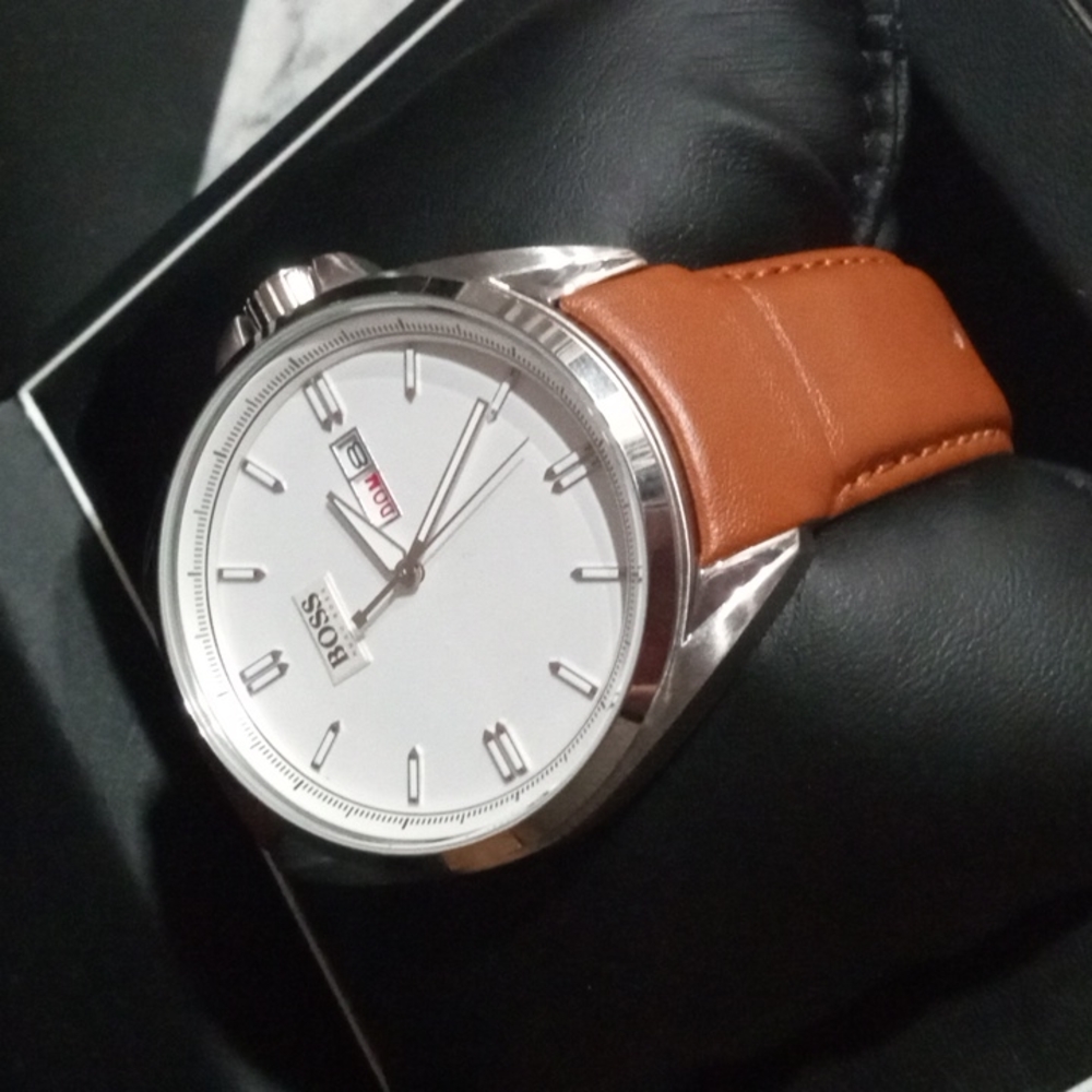 Hugo Boss Men's Driver 1513119 Light Brown Leather Analog Quartz Watch Brand new